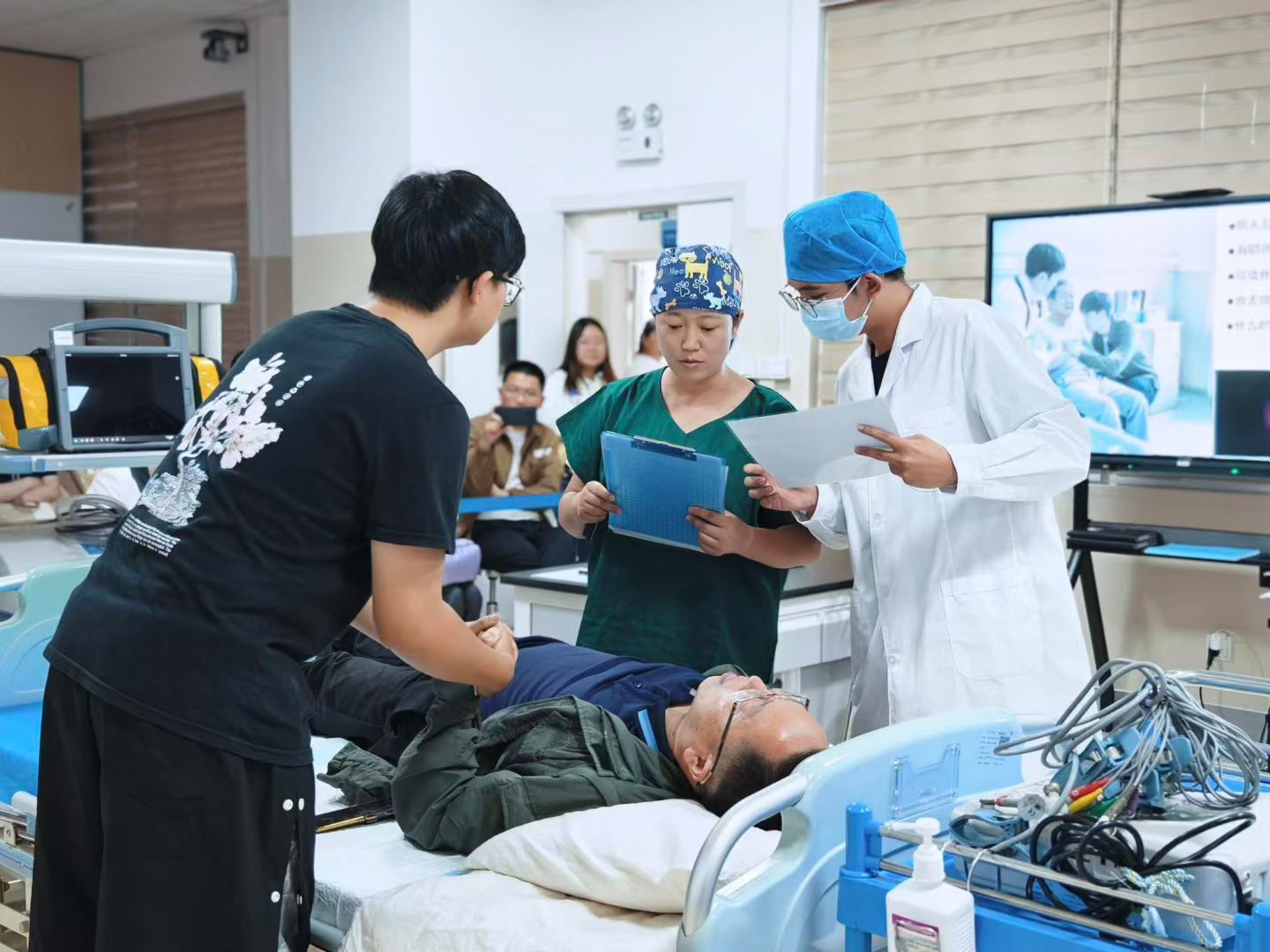 开云·（中国）集团有限公司,教师在云南省首届标准化病人教学案例大赛中斩获佳绩
